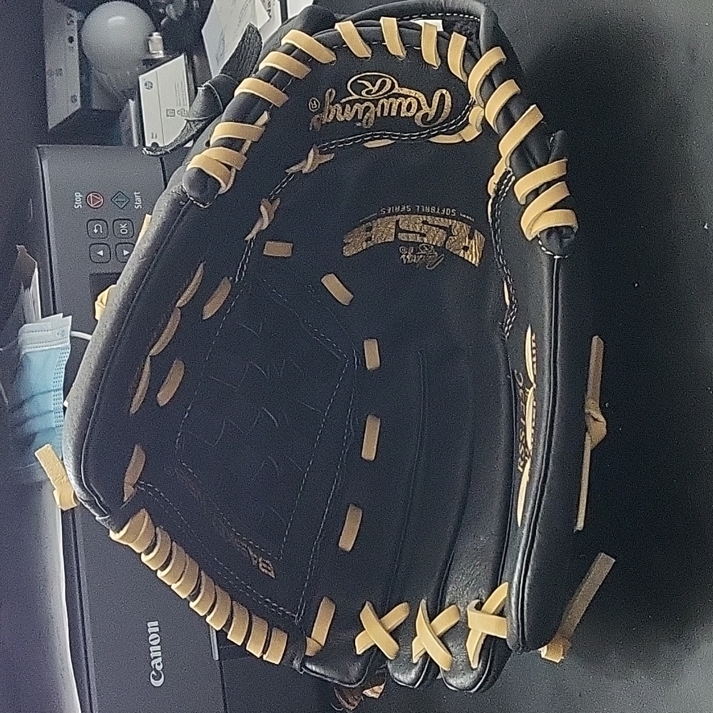 Softball glove